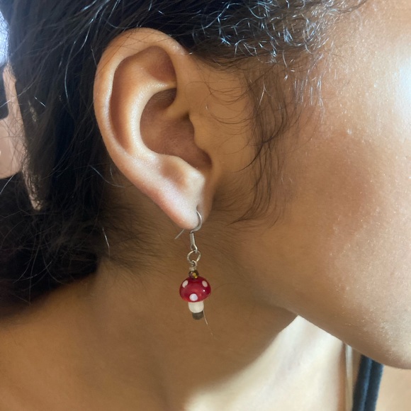 Small glass red mushroom earrings. - Picture 1 of 1